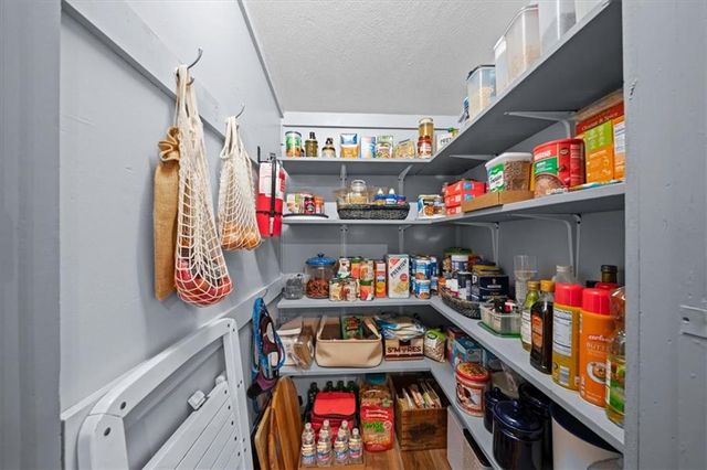 9801 E 33rd Street S, Independence, MO 64052