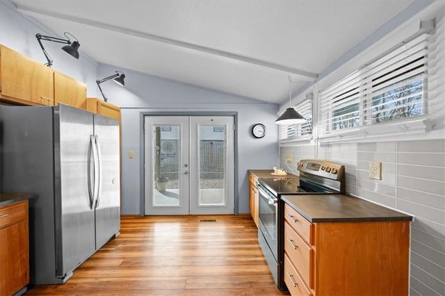 9801 E 33rd Street S, Independence, MO 64052