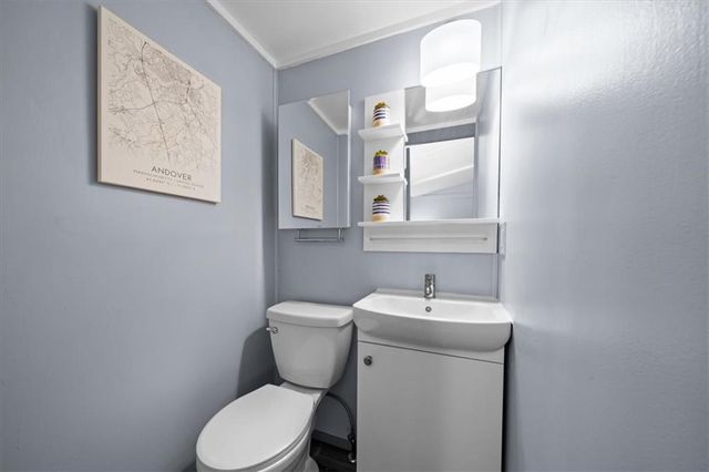 9801 E 33rd Street S, Independence, MO 64052