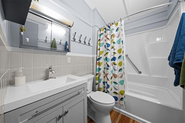 9801 E 33rd Street S, Independence, MO 64052