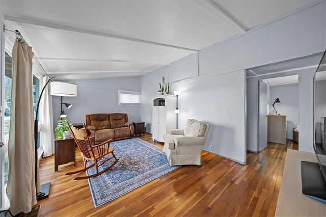 9801 E 33rd Street S, Independence, MO 64052