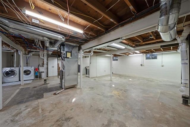 9801 E 33rd Street S, Independence, MO 64052