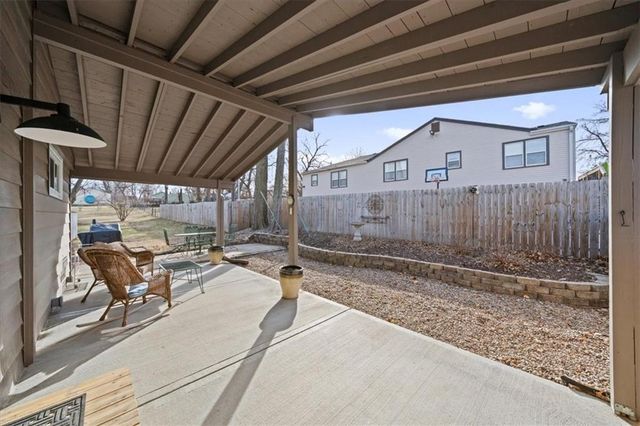 9801 E 33rd Street S, Independence, MO 64052