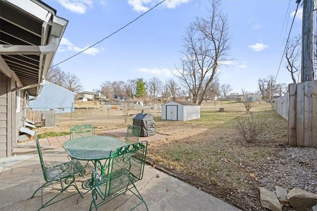 9801 E 33rd Street S, Independence, MO 64052