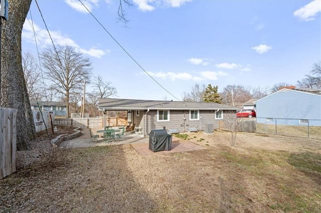 9801 E 33rd Street S, Independence, MO 64052