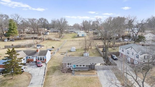 9801 E 33rd Street S, Independence, MO 64052