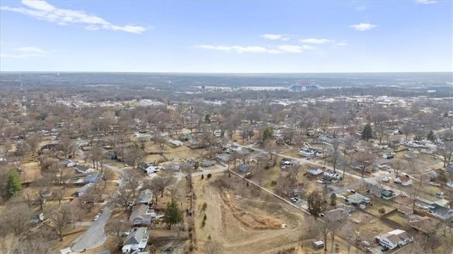 9801 E 33rd Street S, Independence, MO 64052