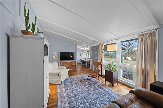 9801 E 33rd Street S, Independence, MO 64052