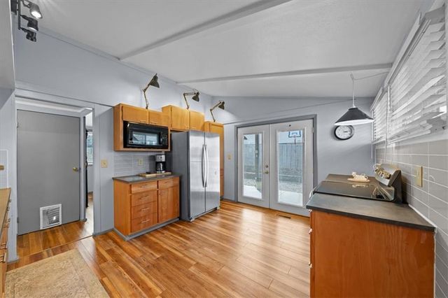 9801 E 33rd Street S, Independence, MO 64052