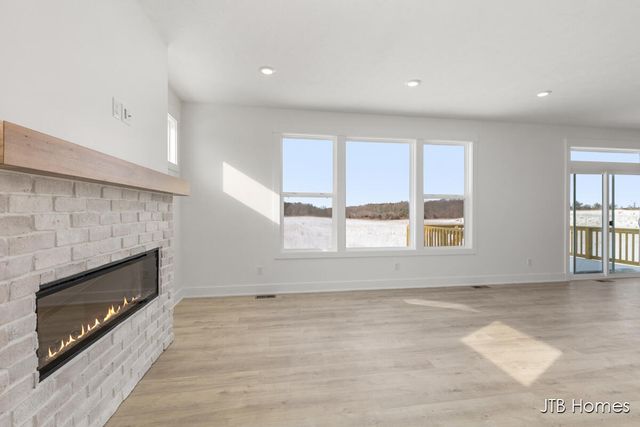 7105 Kettle Dale Avenue, Alto, MI 49302