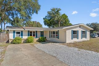 145 W Terry Circle, Mary Esther, FL 32569