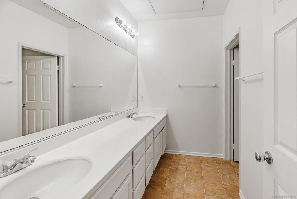 Image 20 of property listing at 2185 Caminito Rinaldo 118, Chula Vista, CA 91915