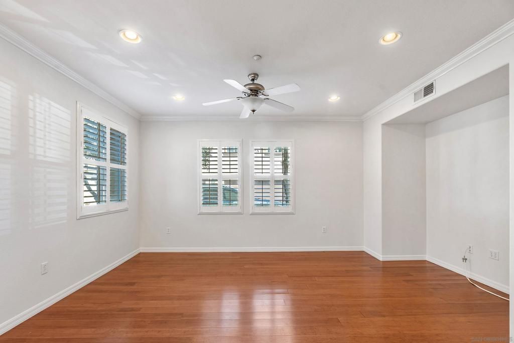 Image 6 of property listing at 2185 Caminito Rinaldo 118, Chula Vista, CA 91915