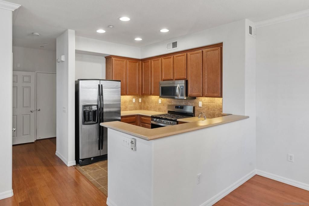 Image 9 of property listing at 2185 Caminito Rinaldo 118, Chula Vista, CA 91915