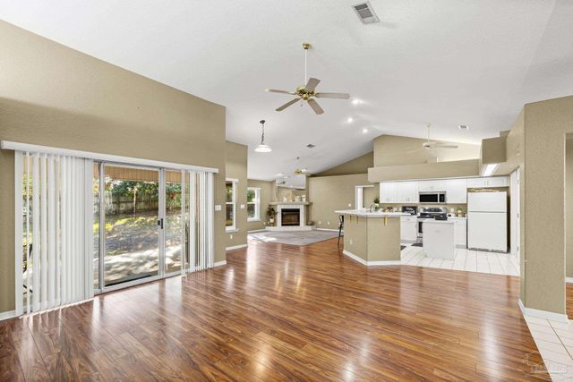 2033 Hamilton Crossing Blvd, Pensacola, FL 32533