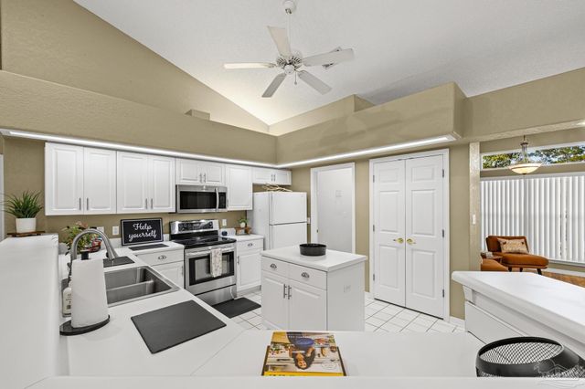 2033 Hamilton Crossing Blvd, Pensacola, FL 32533