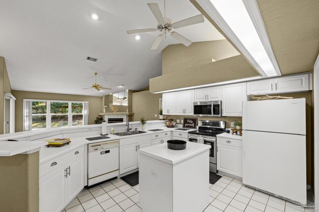 2033 Hamilton Crossing Blvd, Pensacola, FL 32533