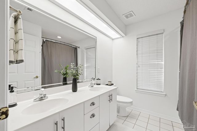 2033 Hamilton Crossing Blvd, Pensacola, FL 32533