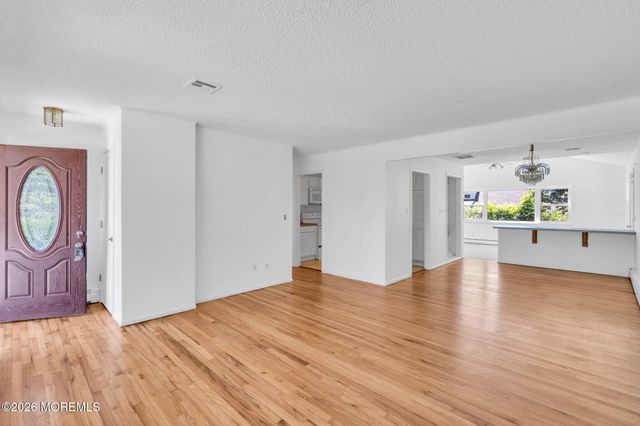 967 Raleigh Drive, Toms River, NJ 08753