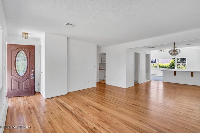 967 Raleigh Drive, Toms River, NJ 08753