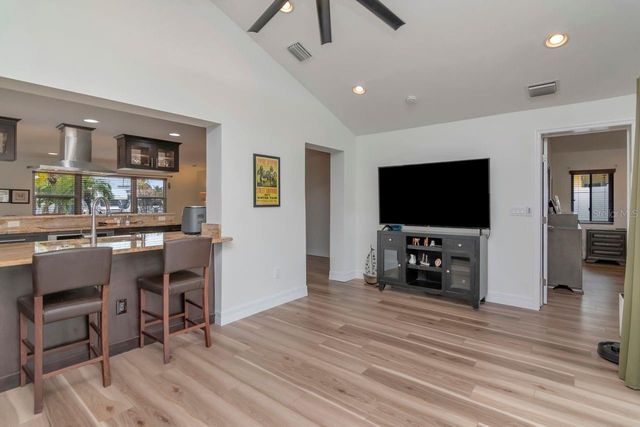 405 DRIFTWOOD DRIVE E, Palm Harbor, FL 34683