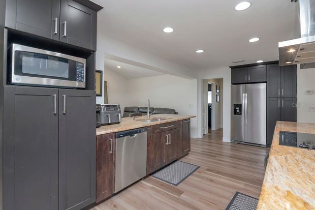 405 DRIFTWOOD DRIVE E, Palm Harbor, FL 34683