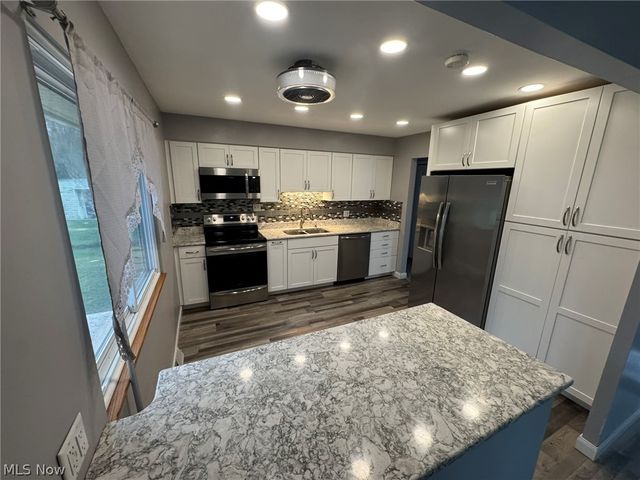 165 Dorland Avenue, Berea, OH 44017