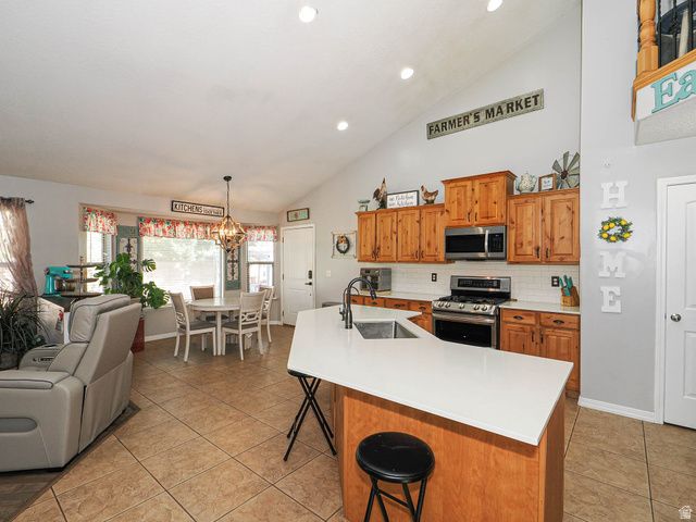 8124 S MACKS INN CIR, West Jordan, UT 84081