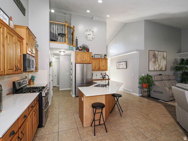 8124 S MACKS INN CIR, West Jordan, UT 84081
