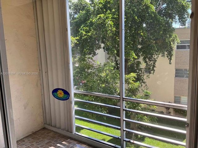 151 Berkley Rd 303, Hollywood, FL 33024