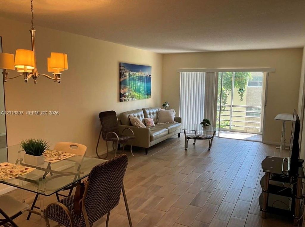 151 Berkley Rd 303, Hollywood, FL 33024