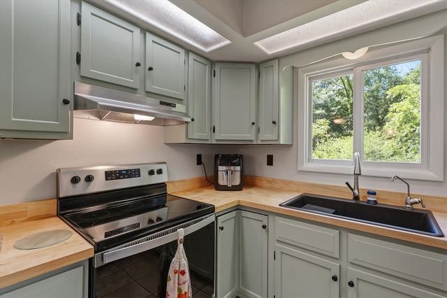 22420 Mckenzie Street, Dowagiac, MI 49047