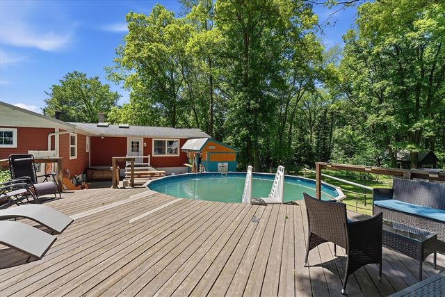 22420 Mckenzie Street, Dowagiac, MI 49047