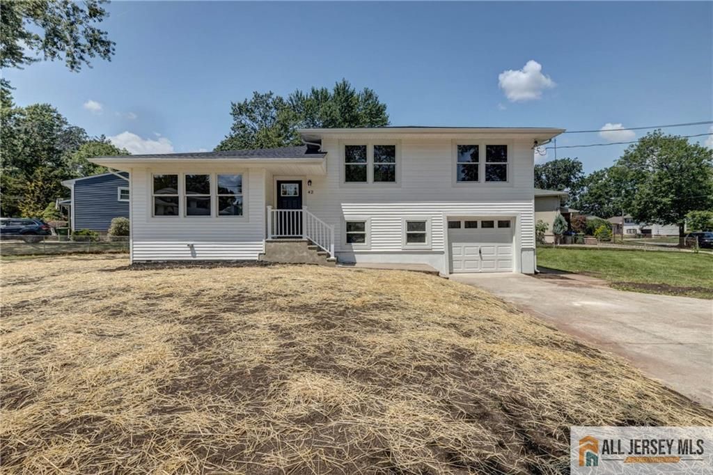 42 Larchmont Road, Edison, NJ 08837