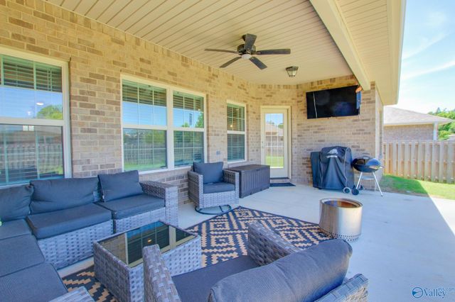 607 Magnolia Cove Lane SW, Hartselle, AL 35640