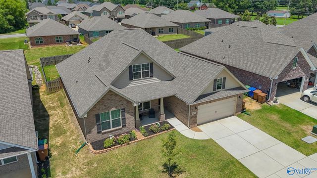 607 Magnolia Cove Lane SW, Hartselle, AL 35640
