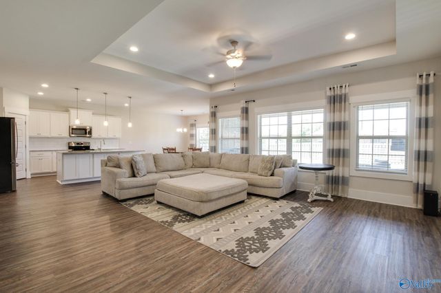 607 Magnolia Cove Lane SW, Hartselle, AL 35640