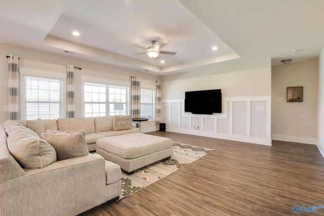 607 Magnolia Cove Lane SW, Hartselle, AL 35640