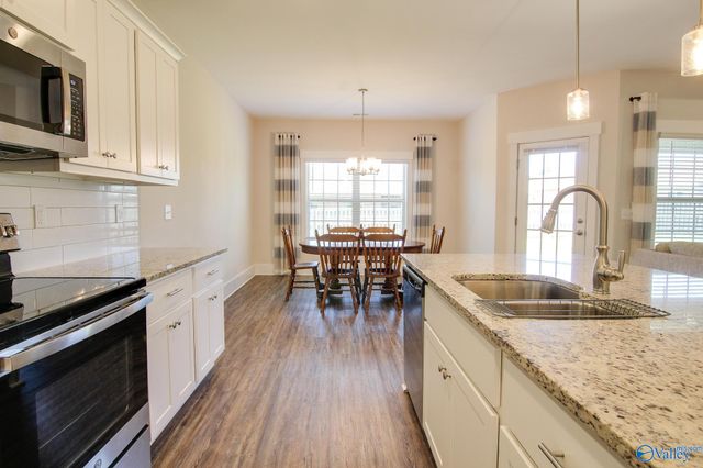 607 Magnolia Cove Lane SW, Hartselle, AL 35640