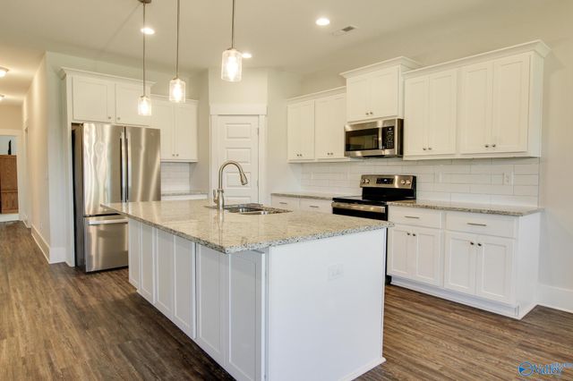 607 Magnolia Cove Lane SW, Hartselle, AL 35640