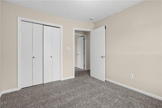 2129 Sunset Circle, Pleasant Hill, MO 64080