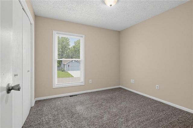 2129 Sunset Circle, Pleasant Hill, MO 64080