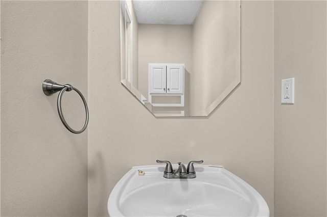 2129 Sunset Circle, Pleasant Hill, MO 64080