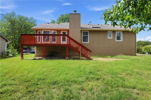 2129 Sunset Circle, Pleasant Hill, MO 64080