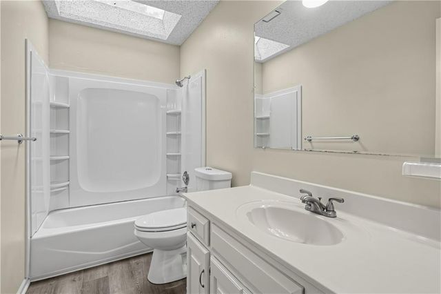 2129 Sunset Circle, Pleasant Hill, MO 64080
