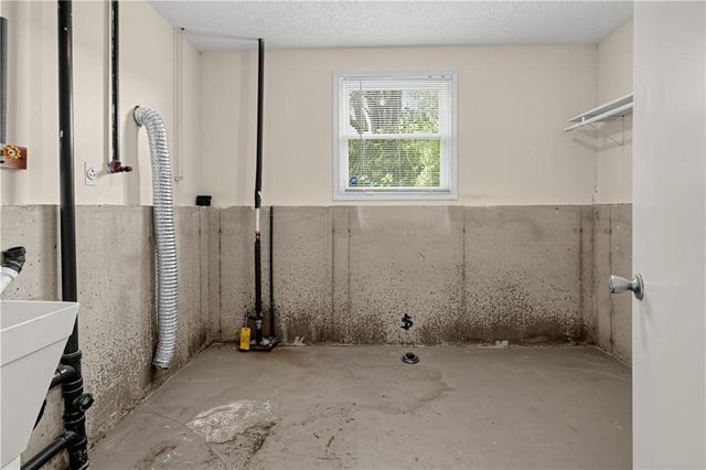 2129 Sunset Circle, Pleasant Hill, MO 64080