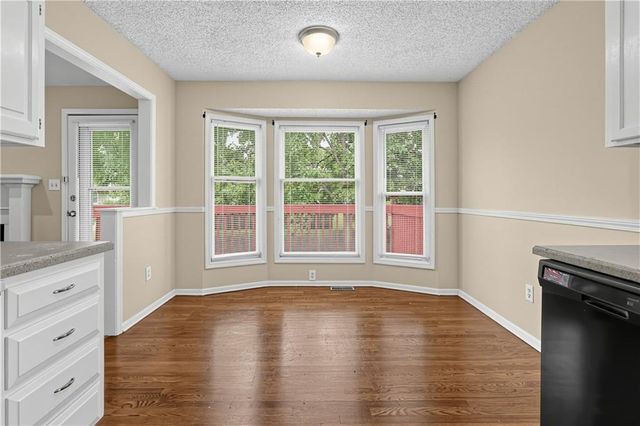 2129 Sunset Circle, Pleasant Hill, MO 64080
