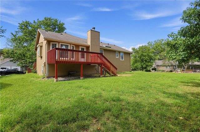 2129 Sunset Circle, Pleasant Hill, MO 64080