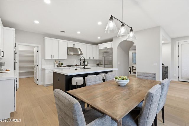 3984 E ROBIN Lane, Phoenix, AZ 85050