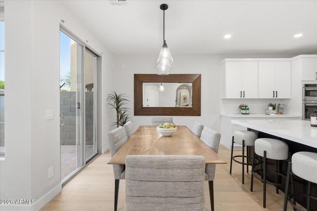 3984 E ROBIN Lane, Phoenix, AZ 85050